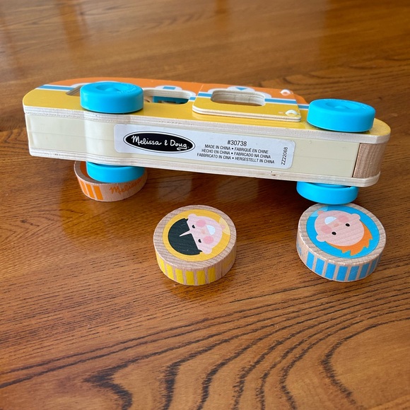 Melissa & Doug GO Tots
Wooden Roll & Ride Bus with 3 Disks - Picture 4 of 6